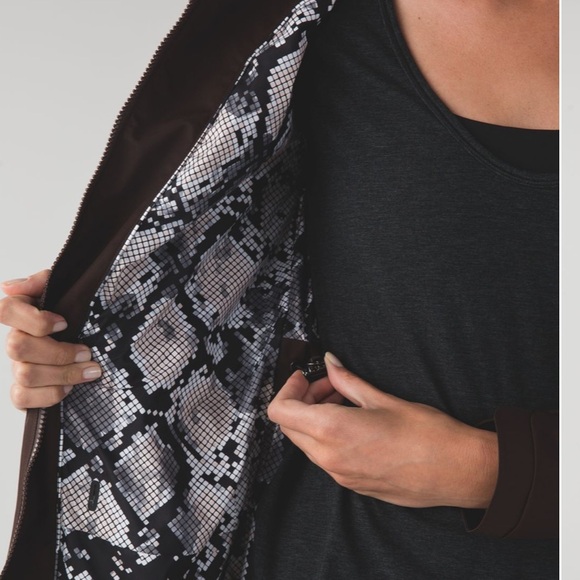 Lululemon Definitely Raining Jacket - 10 - Picture 7 of 12